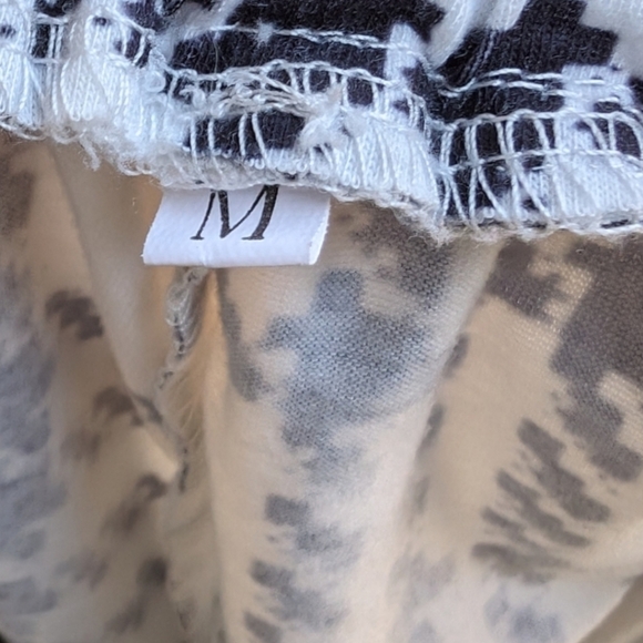 Black and White Elastic Waist Women's Shorts - Picture 3 of 5